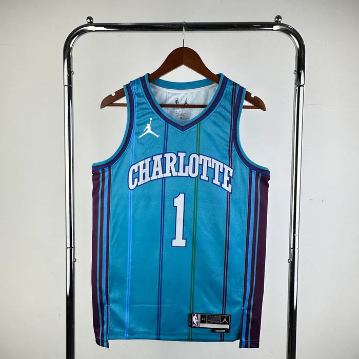 Regata Charlotte Hornets C Classic Edition 2023/24, foto 1
