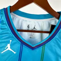 Regata Charlotte Hornets C Classic Edition 2023/24, foto 2