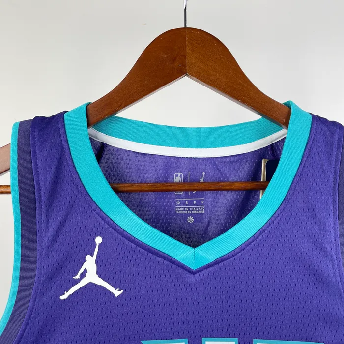 Regata Charlotte Hornets C Statement Edition 2020/21 Retrô, foto 2