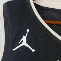 Regata Milwaukee Bucks Statement Edition 2020/21 Retrô, foto 2